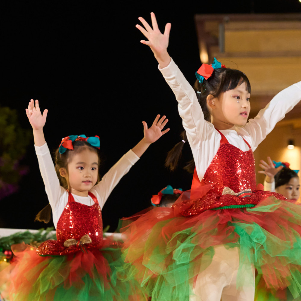 5-1 Christmas Lighting Ceremony and Parade.jpg